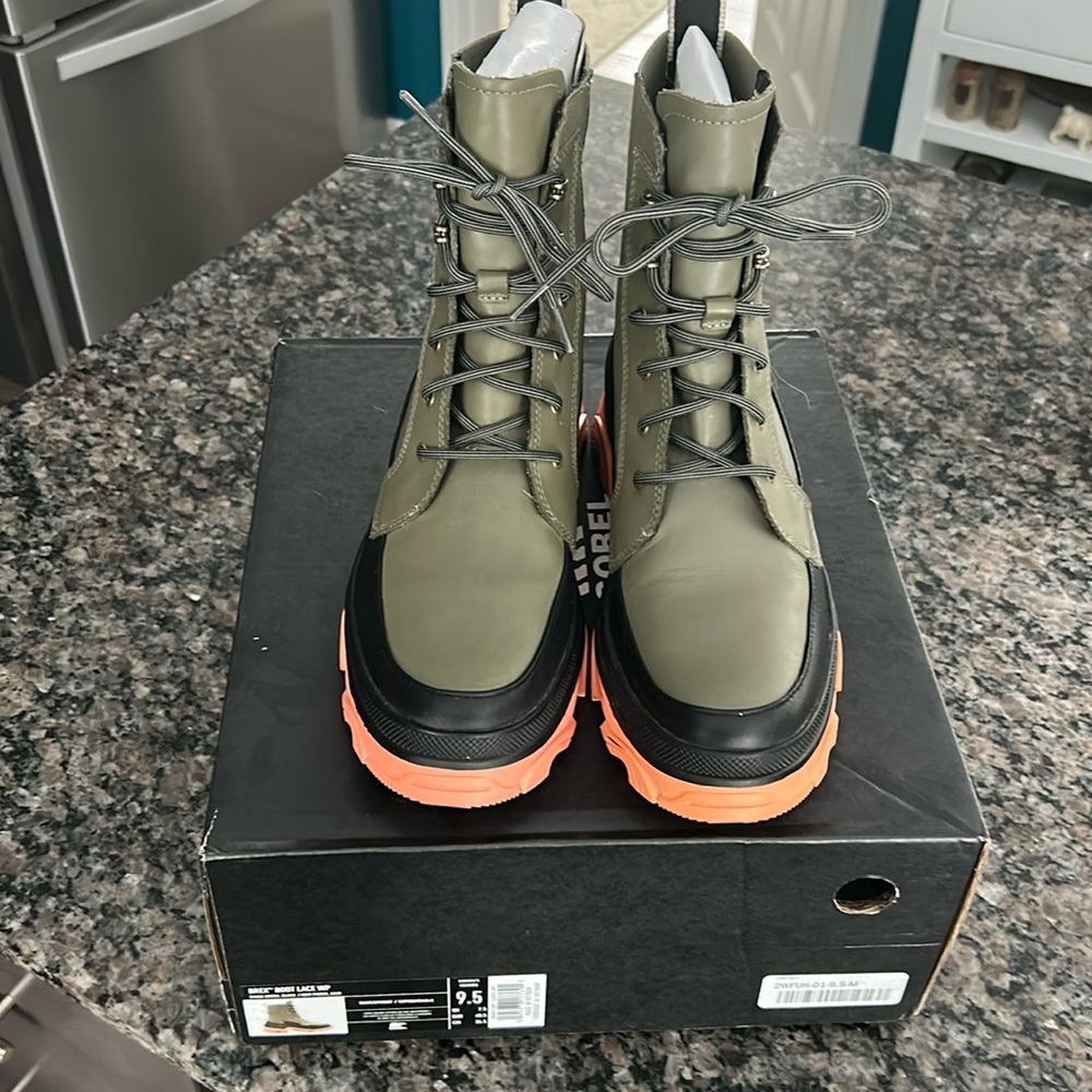 Ladies FP Movement x SOREL Brex Boots  Size 9.5 Olive